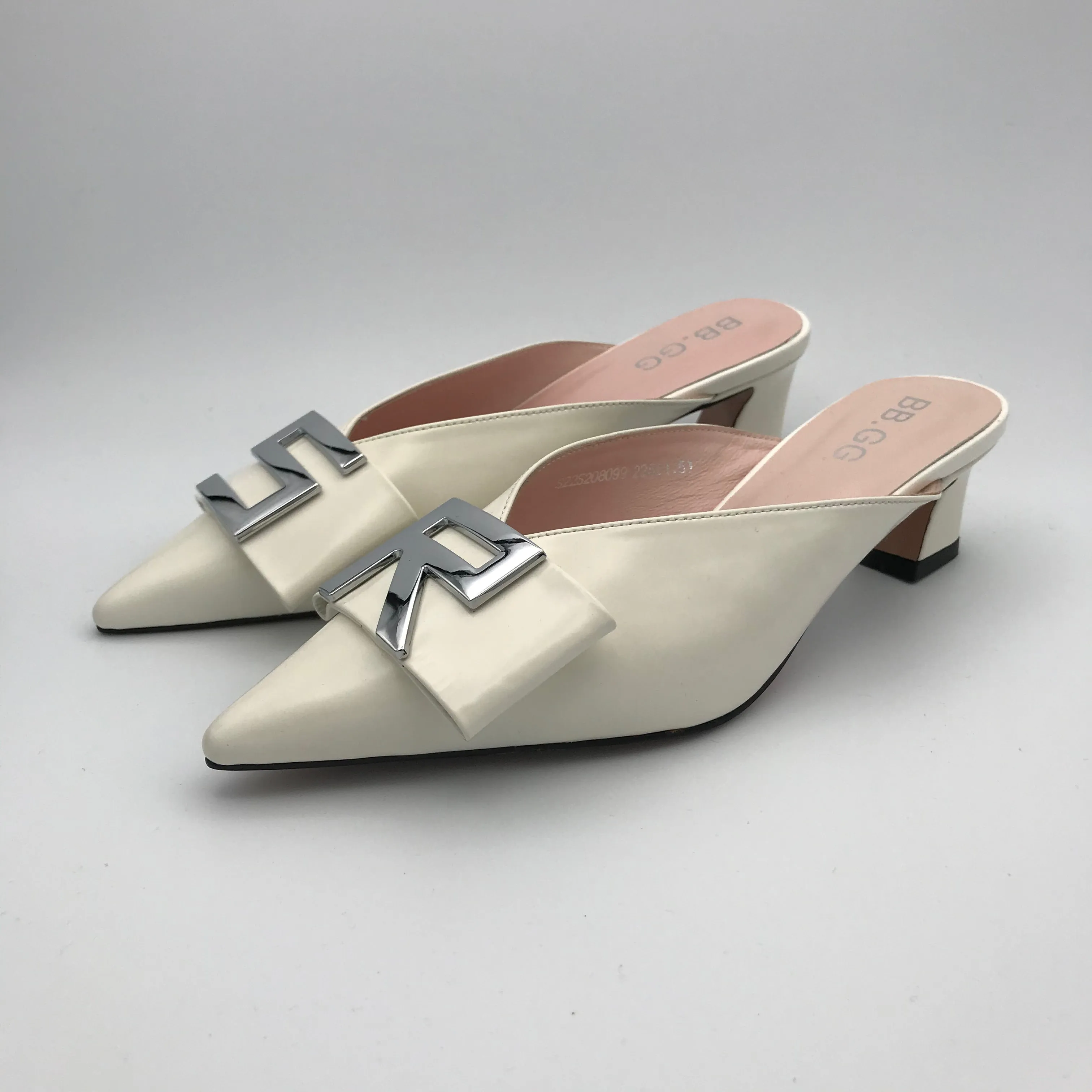 BB.GG pointy toe Trendy low heel slippers