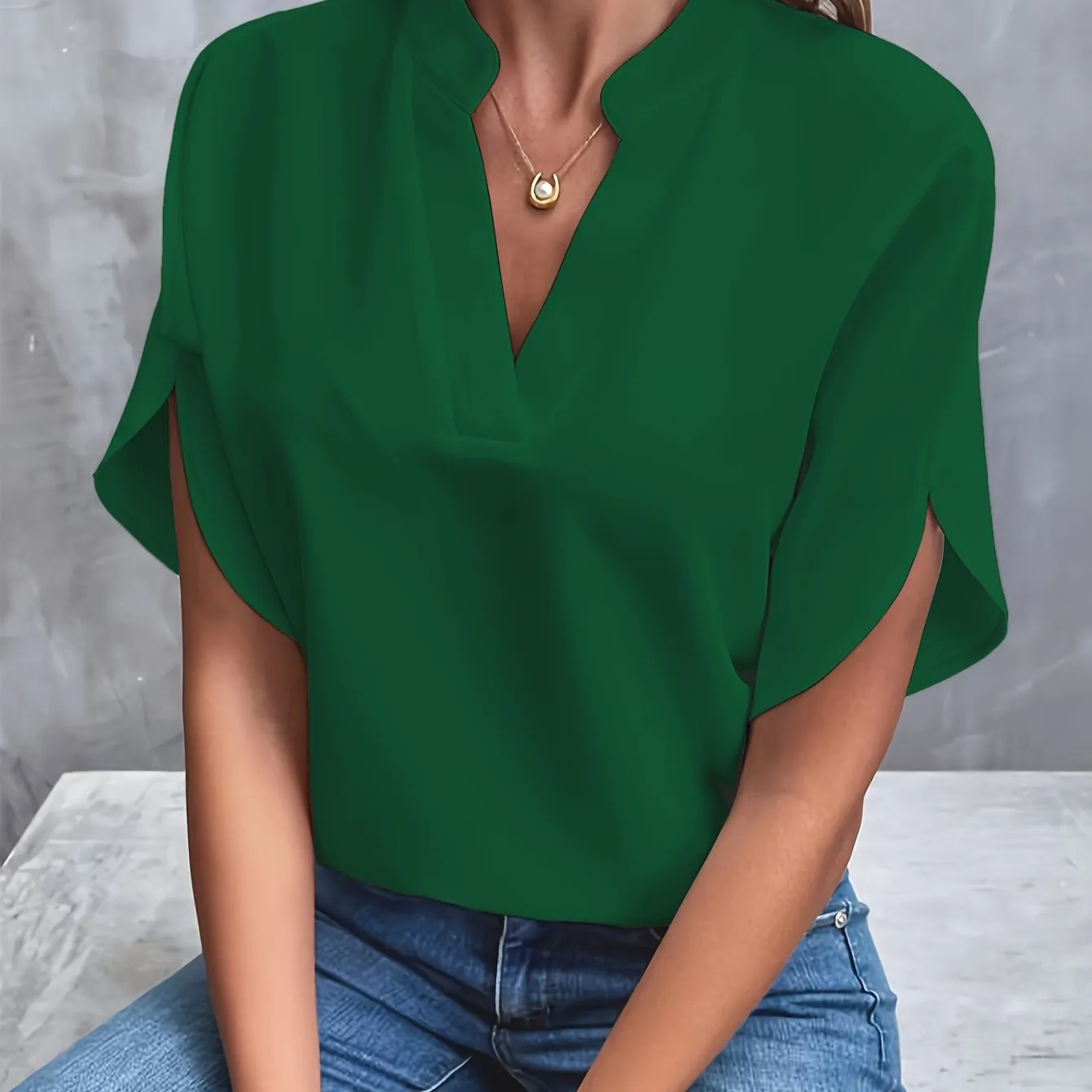 ELORA | RELAXED V-NECK BLOUSE