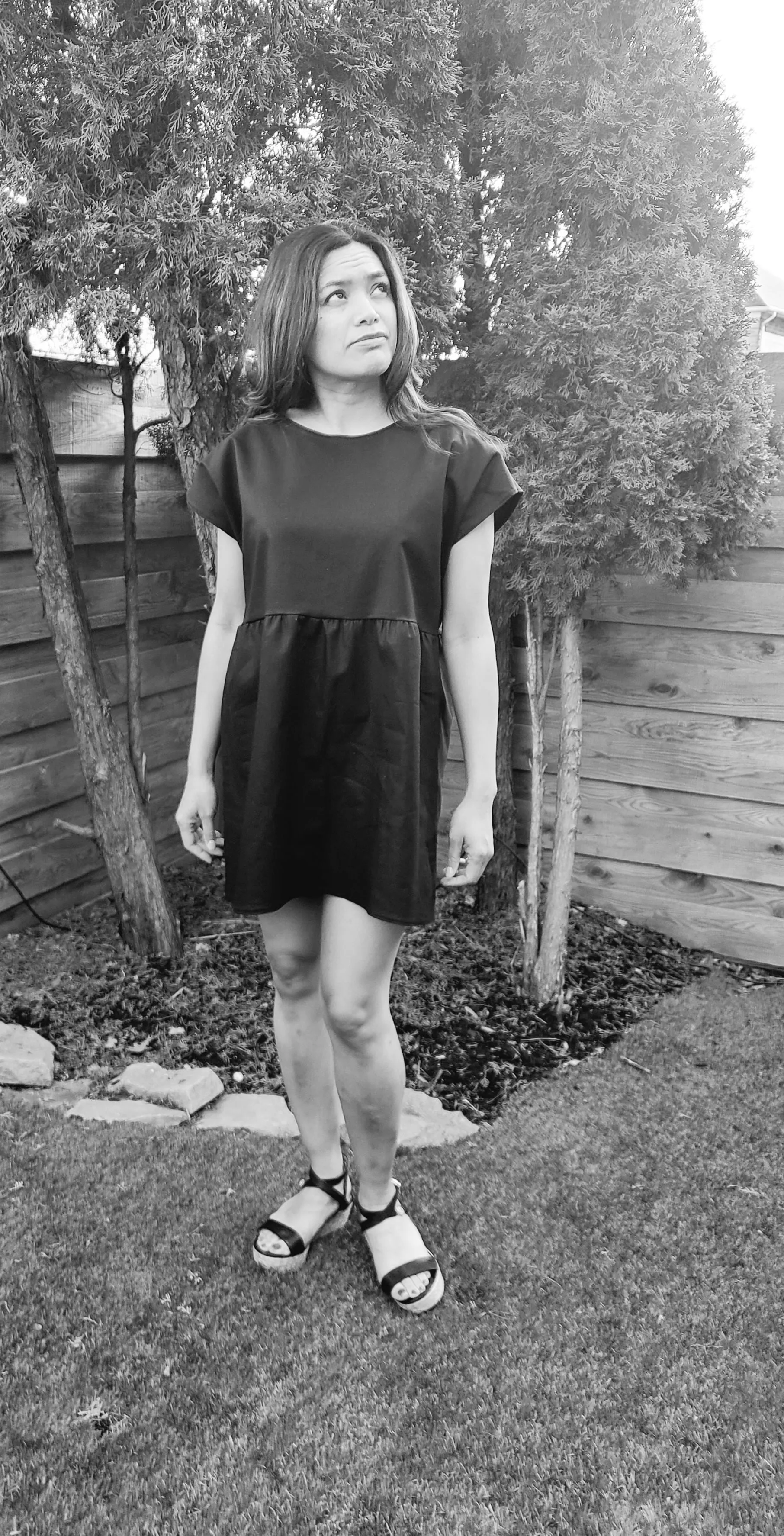 The LILY Linen Dress in black
